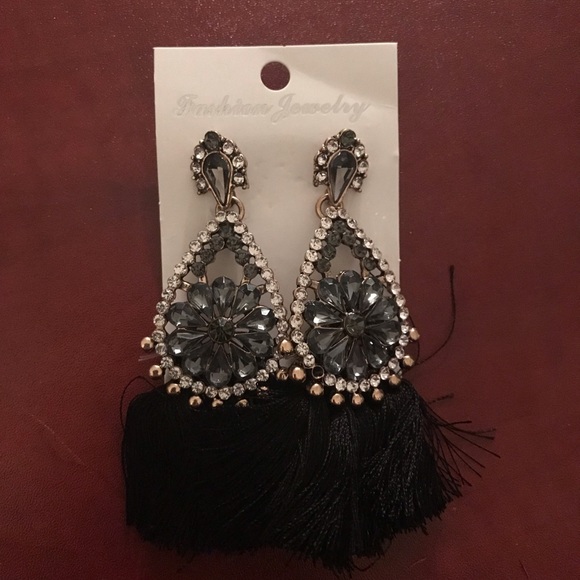 NEW Black Tassel Earrings - Picture 2 of 6